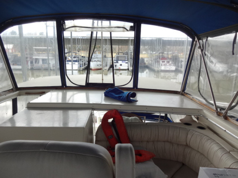 1986 Chris-Craft Yacht Fisherman