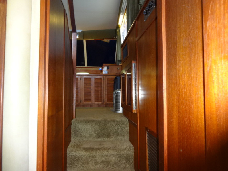 1986 Chris-Craft Yacht Fisherman