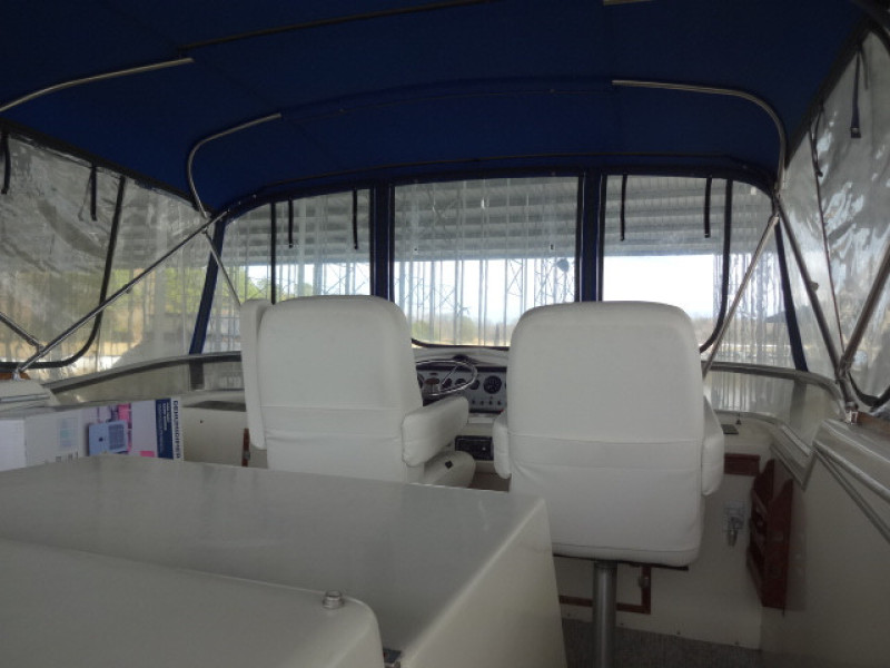 1986 Chris-Craft Yacht Fisherman