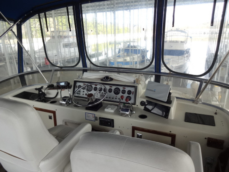 1986 Chris-Craft Yacht Fisherman