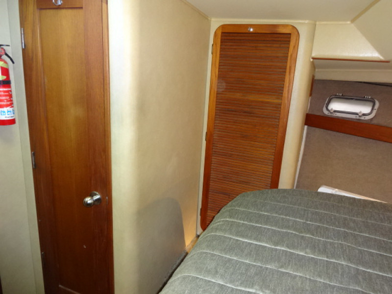 1986 Chris-Craft Yacht Fisherman