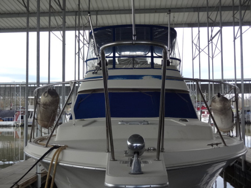 1986 Chris-Craft Yacht Fisherman