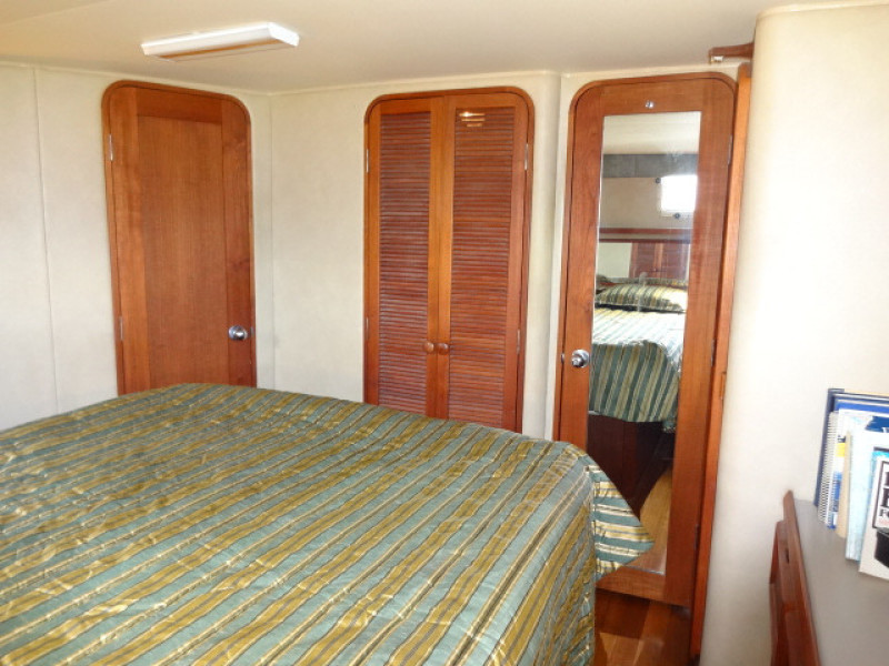 1986 Chris-Craft Yacht Fisherman