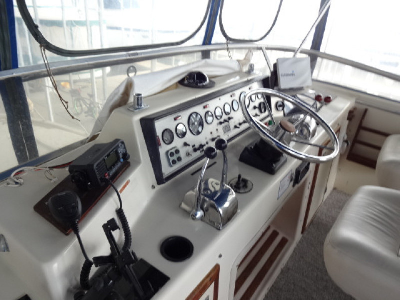 1986 Chris-Craft Yacht Fisherman