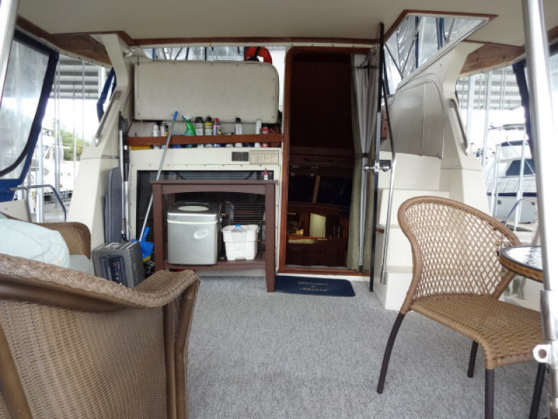 1986 Chris-Craft Yacht Fisherman