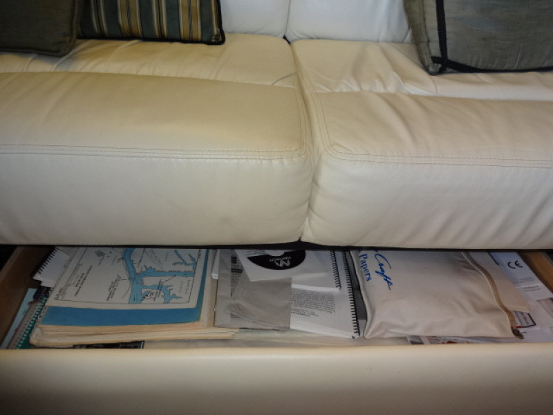 1986 Chris-Craft Yacht Fisherman