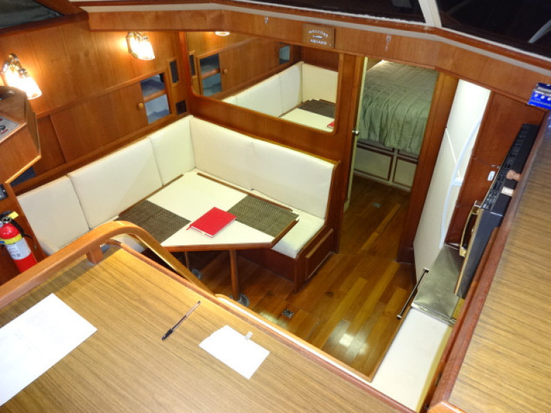 1986 Chris-Craft Yacht Fisherman