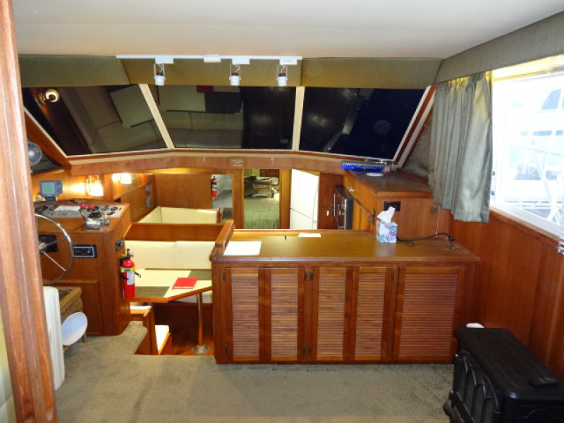 1986 Chris-Craft Yacht Fisherman