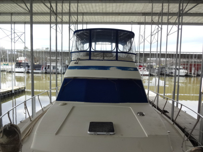 1986 Chris-Craft Yacht Fisherman