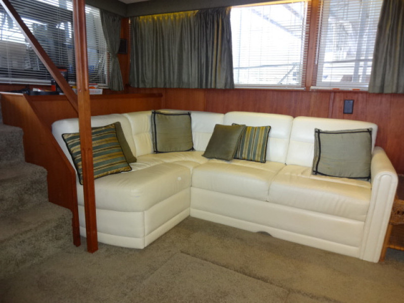 1986 Chris-Craft Yacht Fisherman
