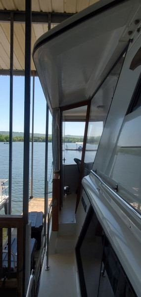 1989 Carver 4207 Aft Cabin