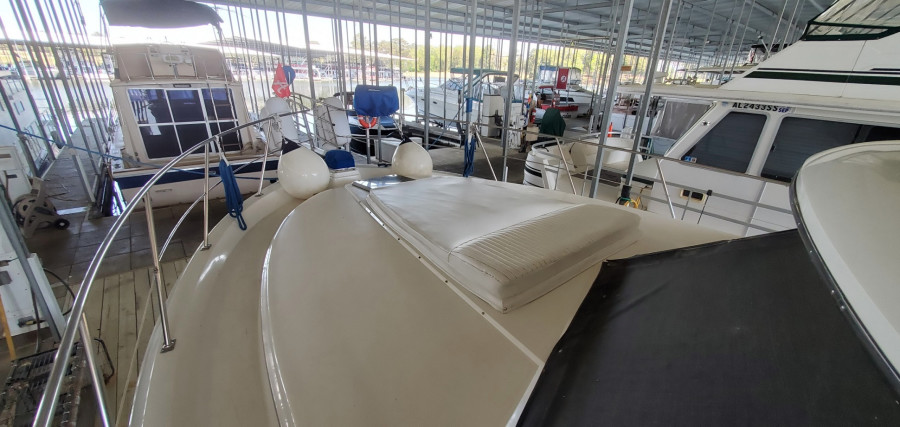 1989 Carver 4207 Aft Cabin