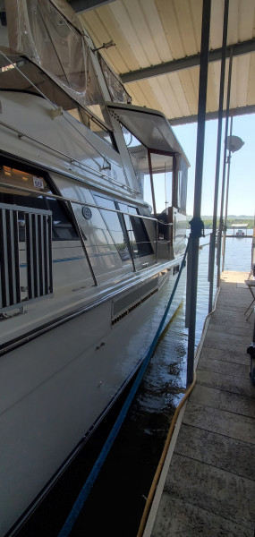 1989 Carver 4207 Aft Cabin