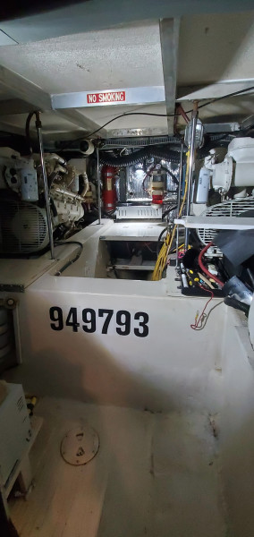 1989 Carver 4207 Aft Cabin