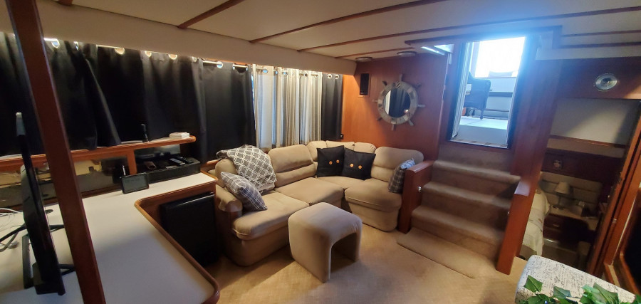 1989 Carver 4207 Aft Cabin