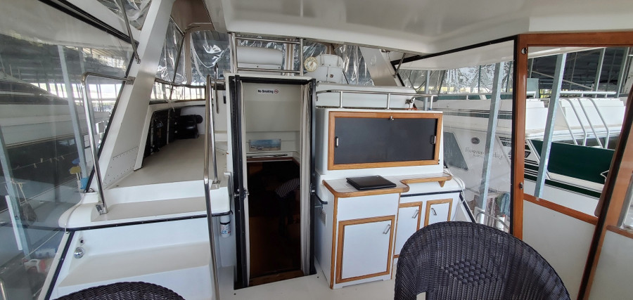 1989 Carver 4207 Aft Cabin