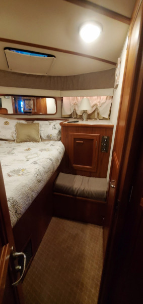 1989 Carver 4207 Aft Cabin