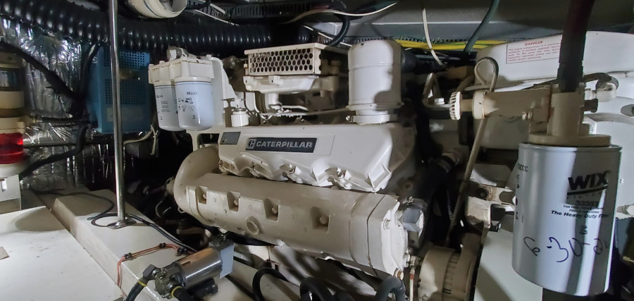 1989 Carver 4207 Aft Cabin