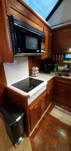 1989 Carver 4207 Aft Cabin