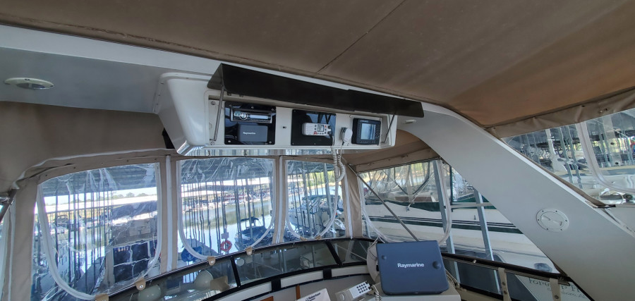 1989 Carver 4207 Aft Cabin