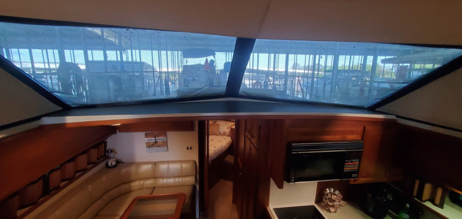 1989 Carver 4207 Aft Cabin