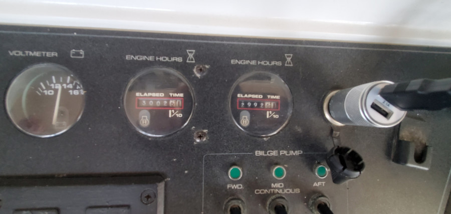 1989 Carver 4207 Aft Cabin