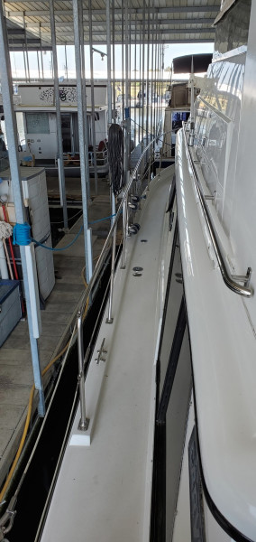 1989 Carver 4207 Aft Cabin