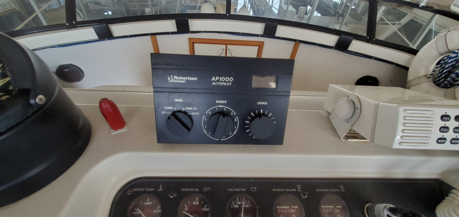 1989 Carver 4207 Aft Cabin