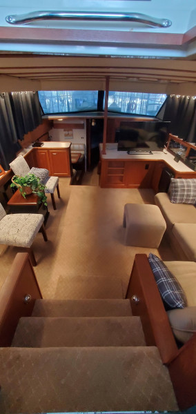 1989 Carver 4207 Aft Cabin