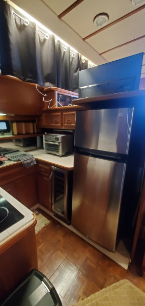 1989 Carver 4207 Aft Cabin