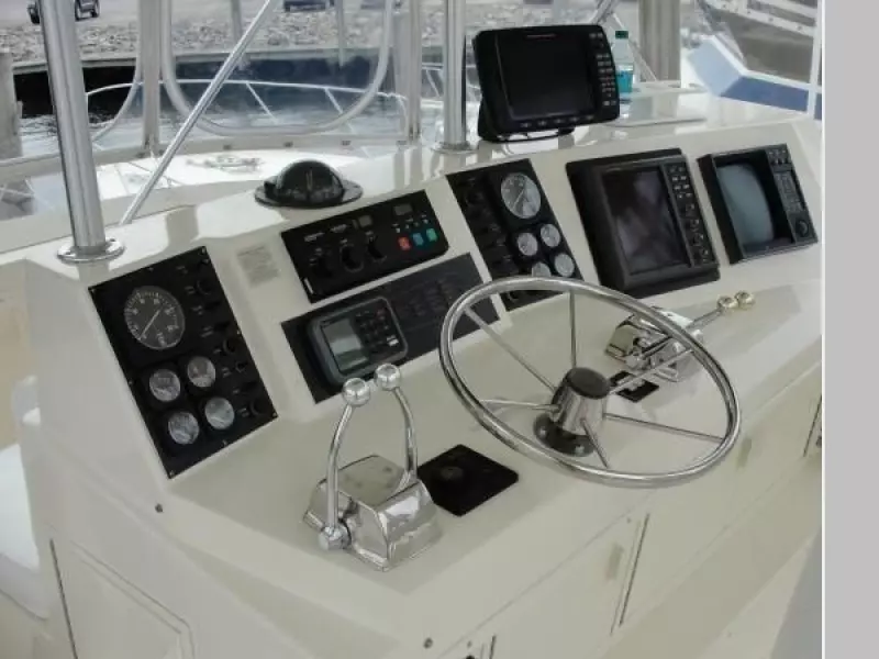 1990 Viking 43 Convertible