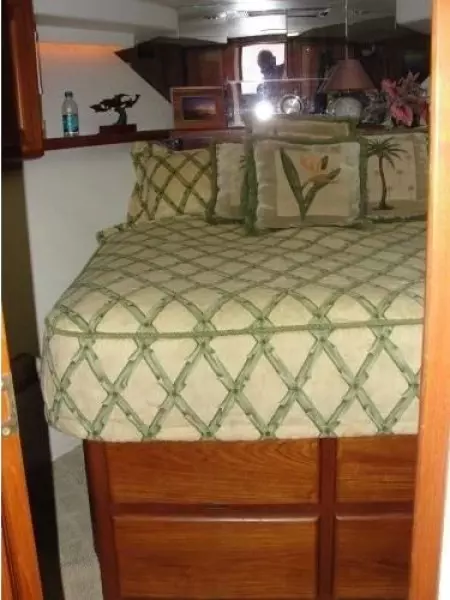 1990 Viking 43 Convertible