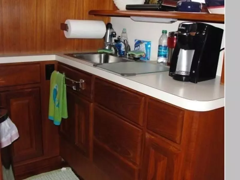 1990 Viking 43 Convertible