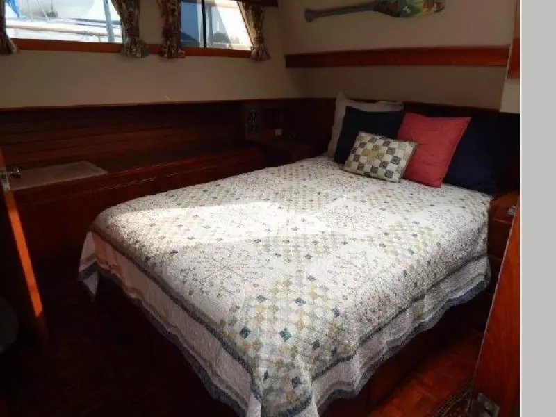 1985 Grand Banks Classic