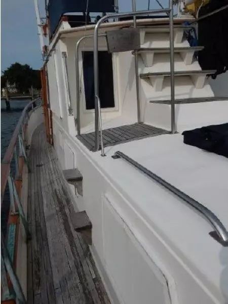 1985 Grand Banks Classic