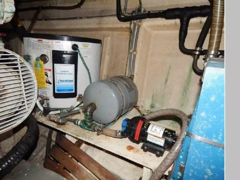 1985 Grand Banks Classic