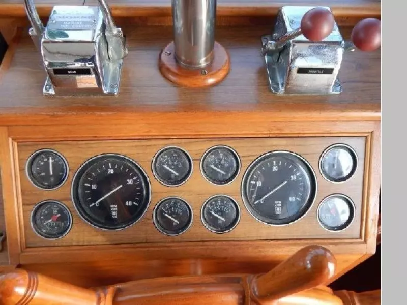 1985 Grand Banks Classic