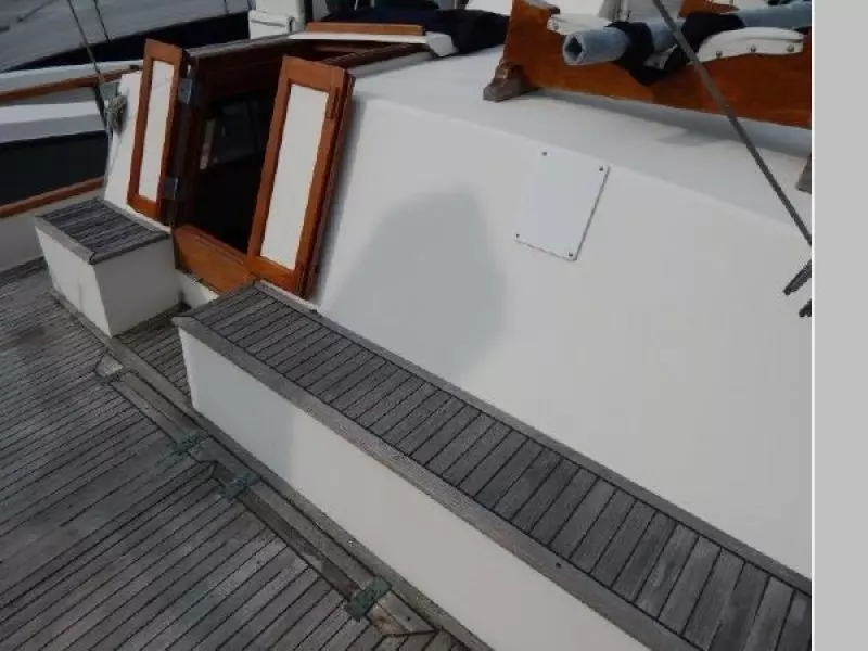 1985 Grand Banks Classic