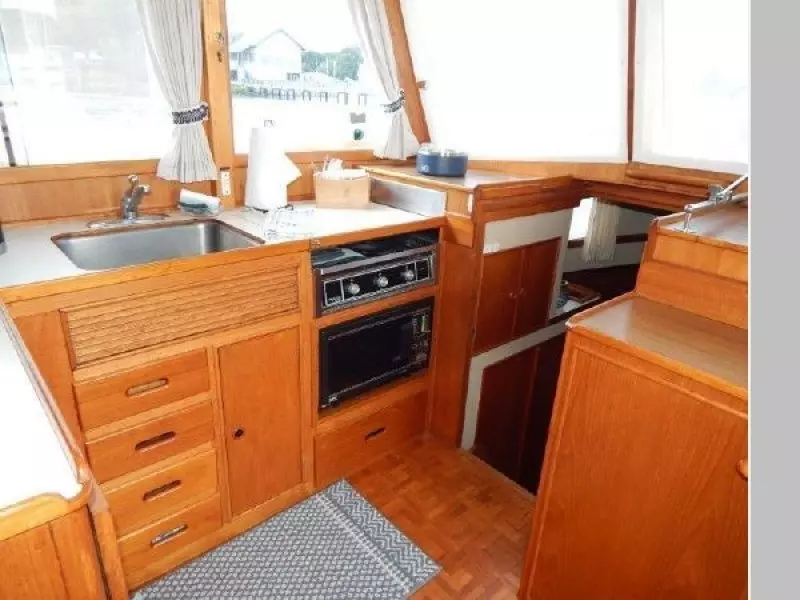 1985 Grand Banks Classic