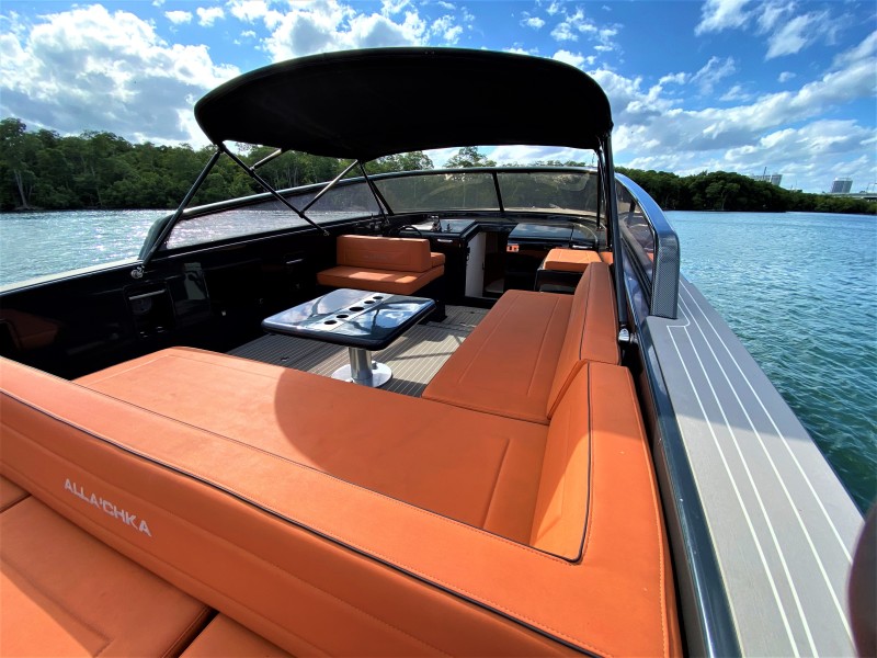 VanDutch 40 - Deck Seating