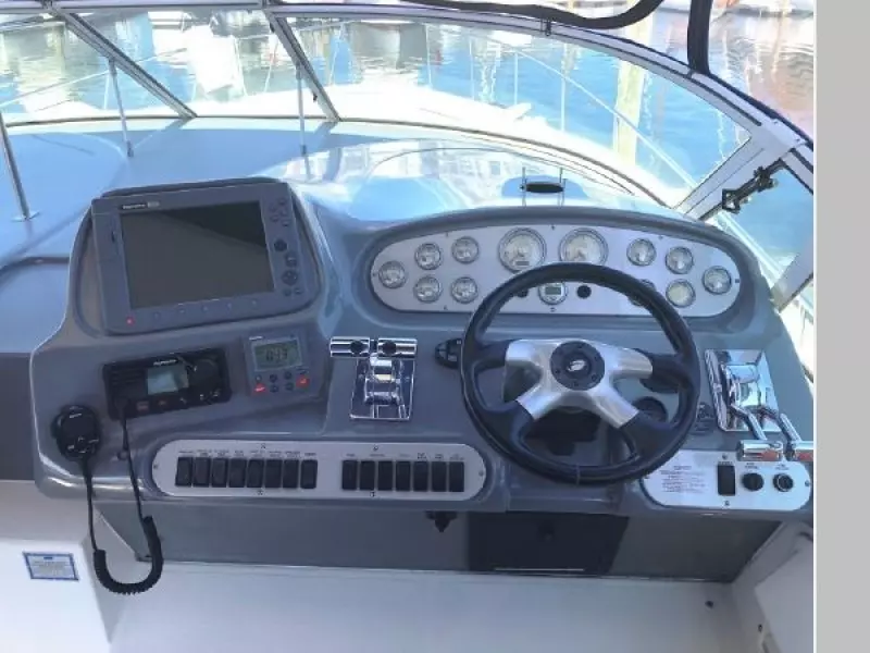 2005 Cruisers Yachts 370 Esprit