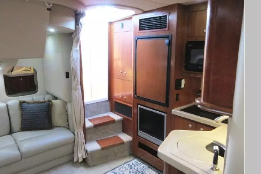 2005 Cruisers Yachts 370 Esprit