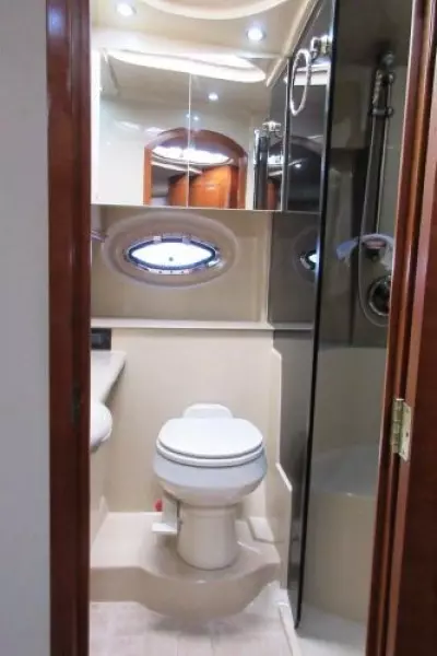 2005 Cruisers Yachts 370 Esprit