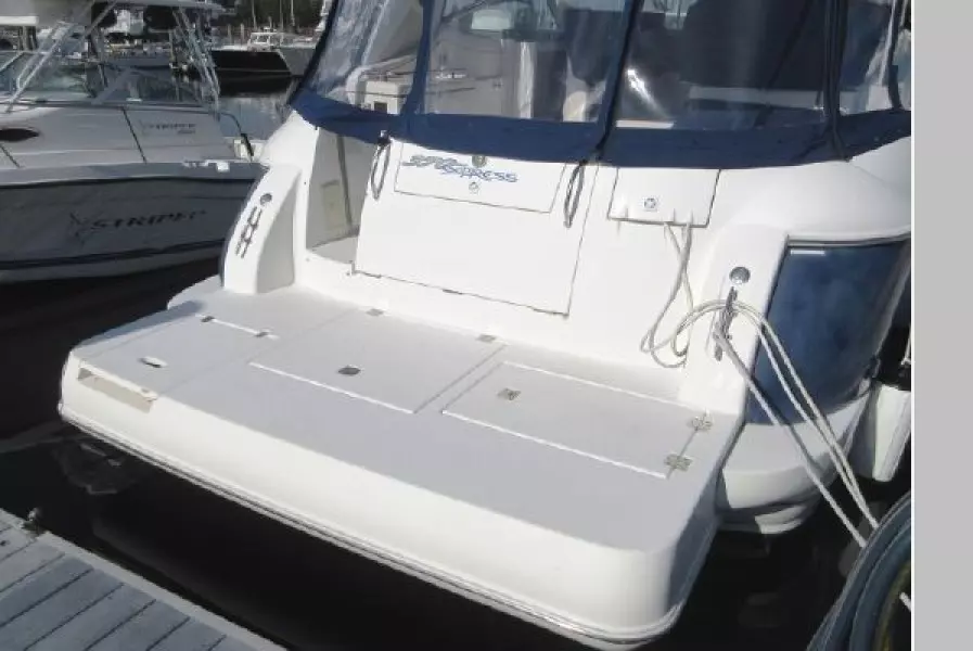 2005 Cruisers Yachts 370 Esprit