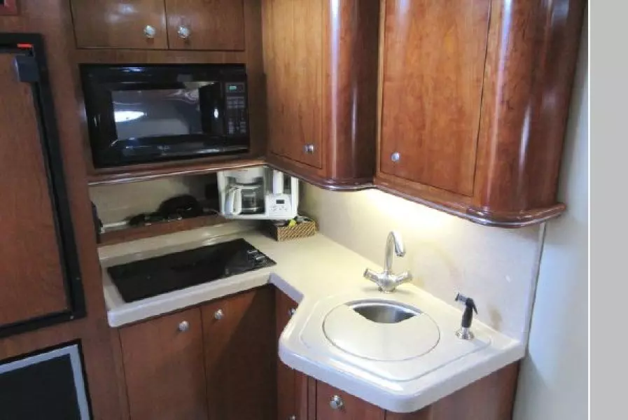 2005 Cruisers Yachts 370 Esprit