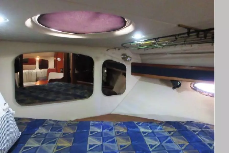 2005 Cruisers Yachts 370 Esprit