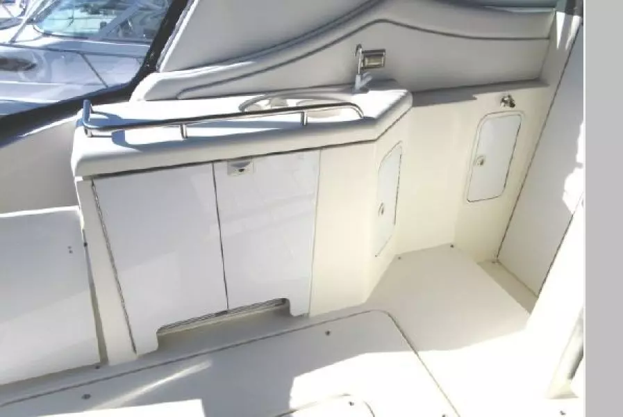 2005 Cruisers Yachts 370 Esprit