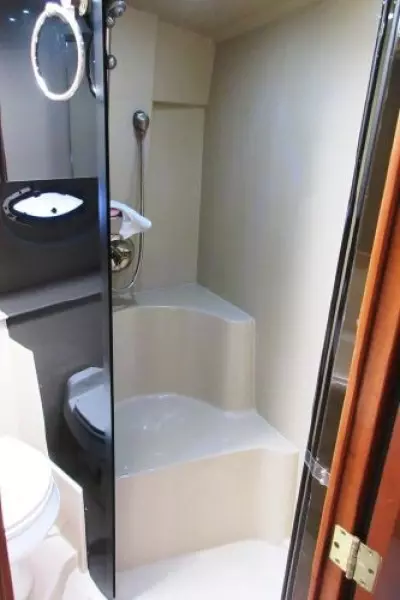 2005 Cruisers Yachts 370 Esprit