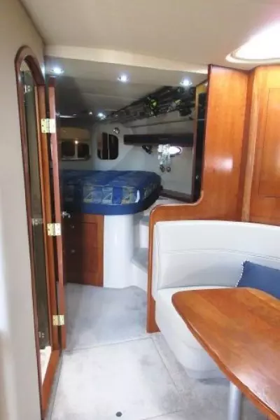 2005 Cruisers Yachts 370 Esprit