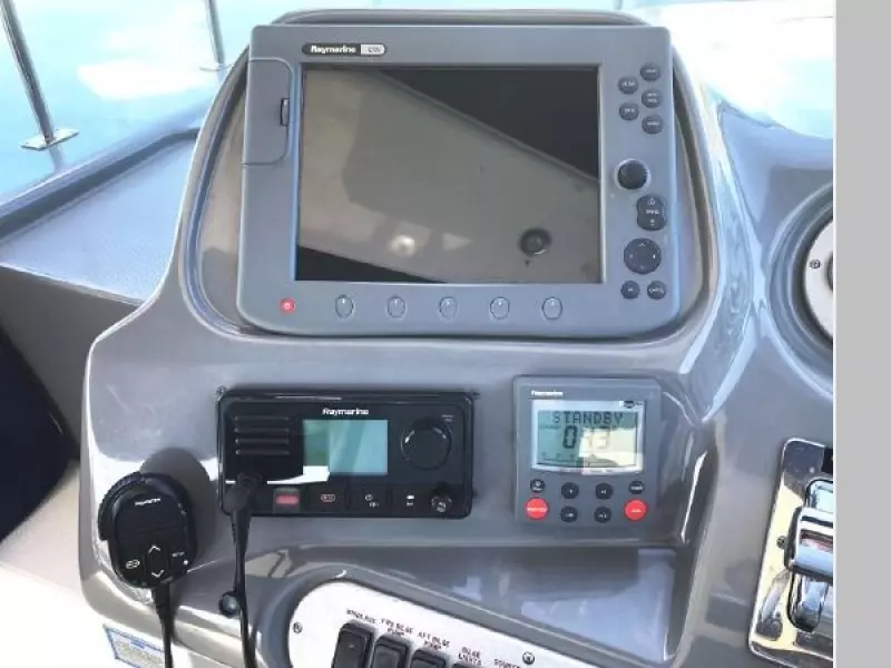 2005 Cruisers Yachts 370 Esprit